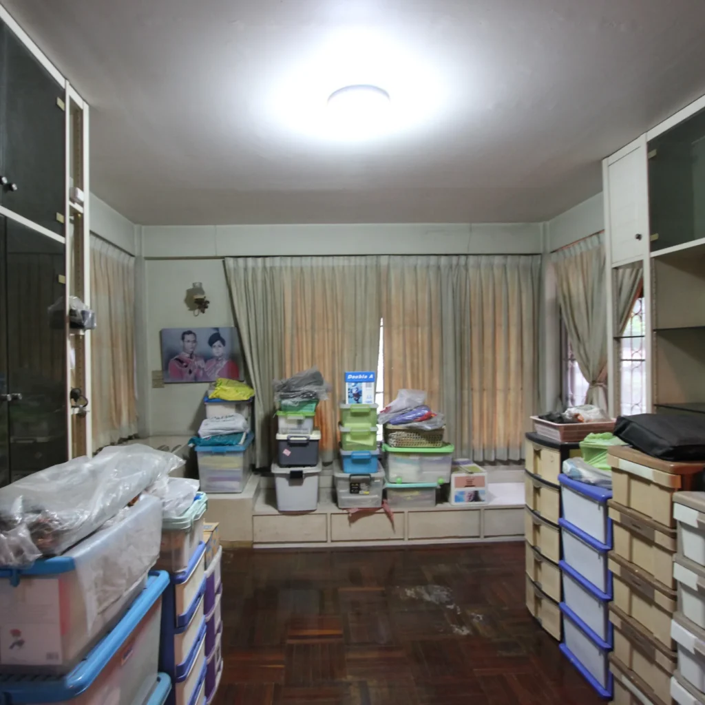 old-house-interior-before-makeover-bangkok-Ladphrao-mid-century